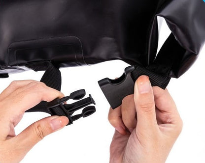 water resistant backpack with Detachable shoulder straps